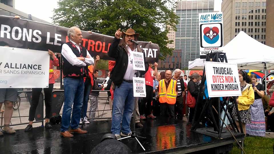 Rassemblement à Montréal en soutien à la lutte autochtone contre le pipeline Kinder Morgan