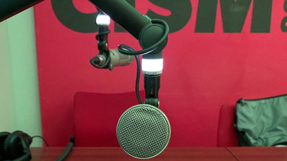 Le combat des radios étudiantes contre Meta