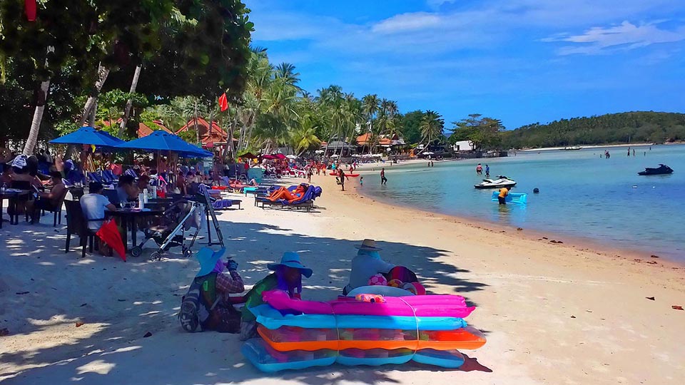 Les populations locales ont de moins en moins accès à des plages publiques. (Image par Terry Bouris de Pixabay)