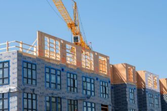 Construction de logements sociaux suivant la crise du logement