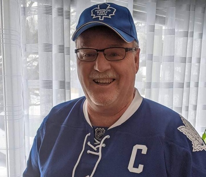 Al Cresswell, journaliste et animateur de l’émission matinale de CFNO (6 h à 10 h), partenaire du projet radiophonique avec l’école Val-des-Bois