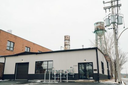 La Canadian Roasting Society au coin des rues Pitt et Saint-Patrick