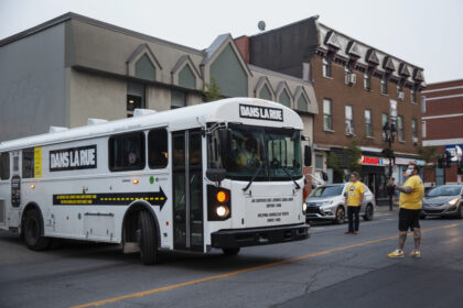 Bus Dans La Rue pour faire face à l'itinérance chez les jeunes