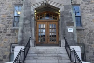 L'entrée principale au Collège Stanislas à Montréal.