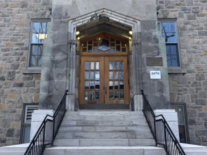 L'entrée principale au Collège Stanislas à Montréal.