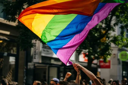 Drapeau LGBT+, Raphael Renter-unsplash
