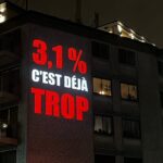 « 3,1% c’est déjà trop » est projeté sur un immeuble de Parc Extension