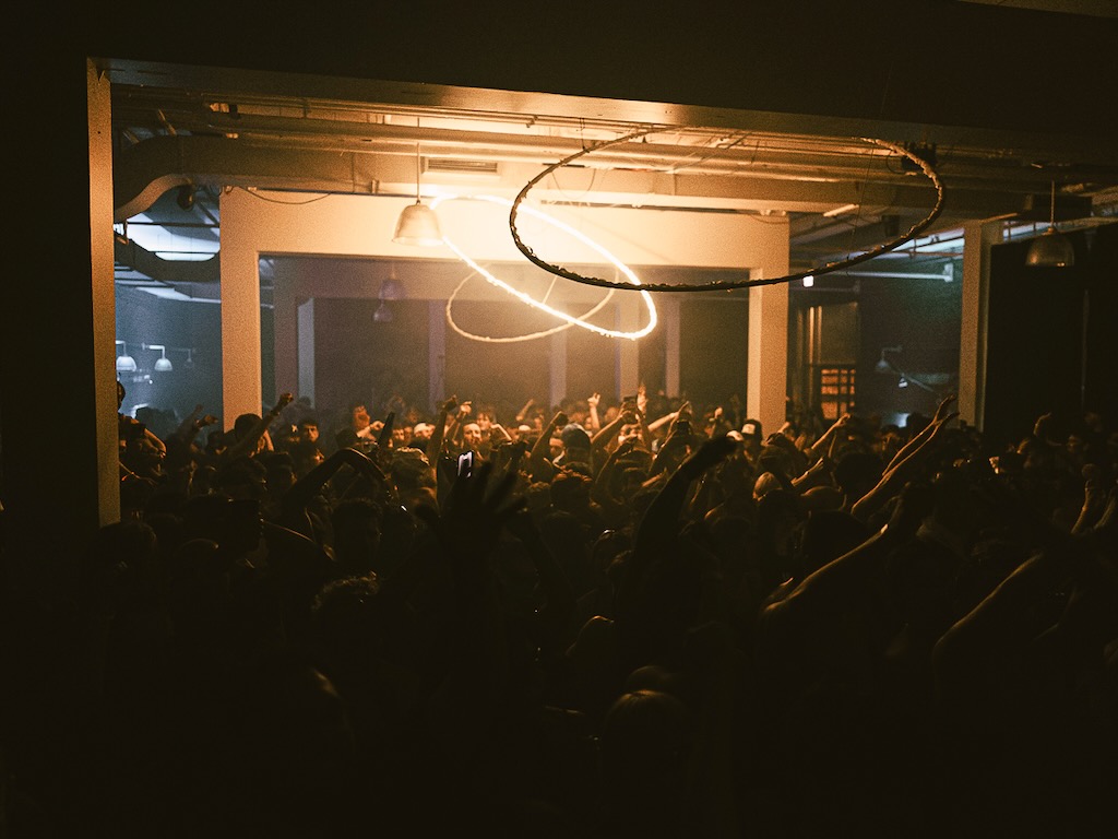soirée techno collectif sérotonika communauté jeunes adultes