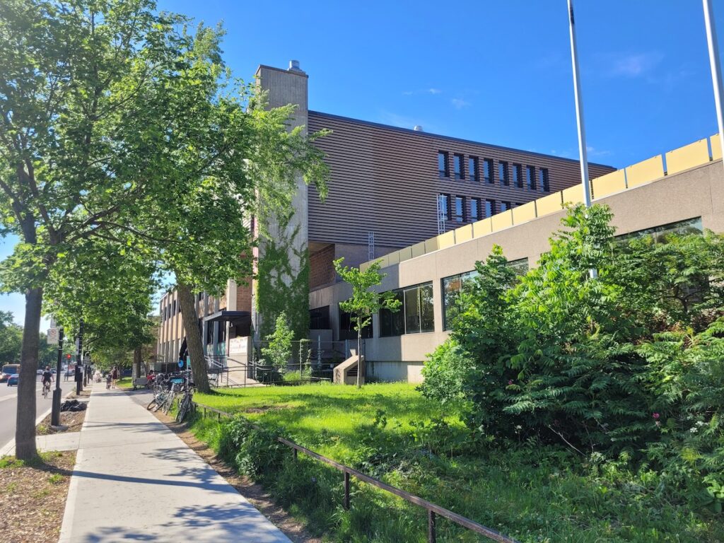 Bibliothèque Le Prévost dans le quartier Villeray à Montréal